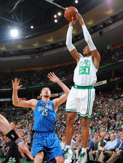 与中场球员 与中场球员