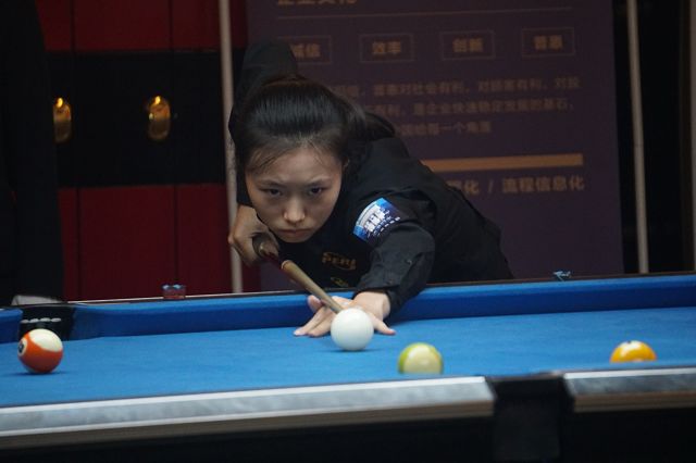 哈维尔凭借 哈维尔凭借