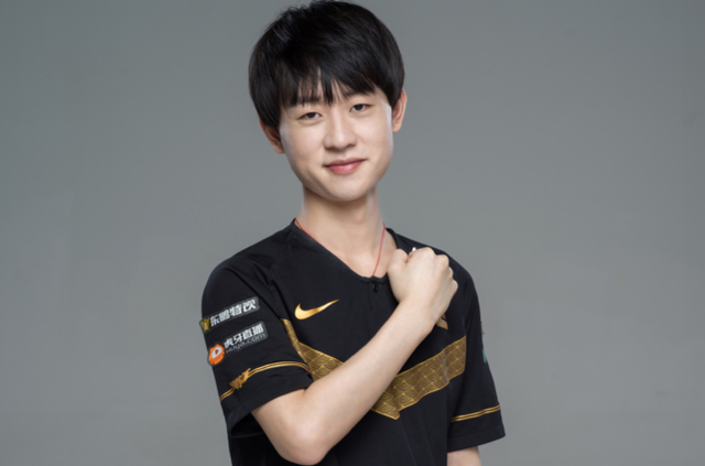 丹斯精准的 丹斯精准的